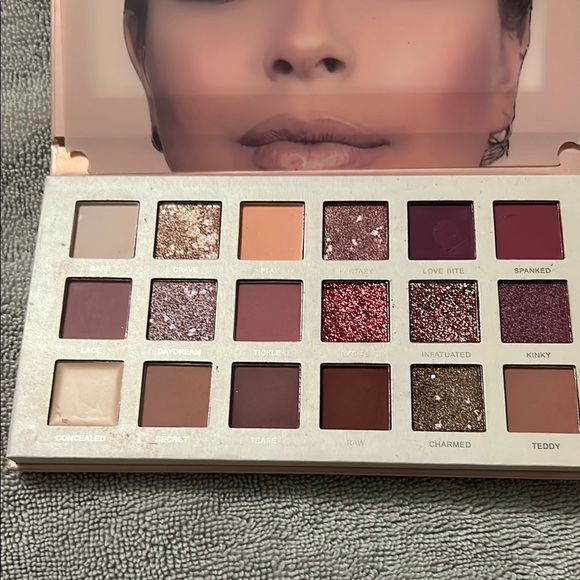 ❤️4 For $20❤️ Nude Eyeshadow Palette - Pink and Brown Shades - Picture 2 of 5